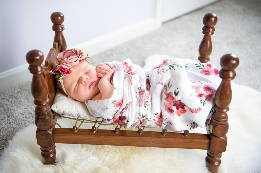 baby bed photos with newborn 