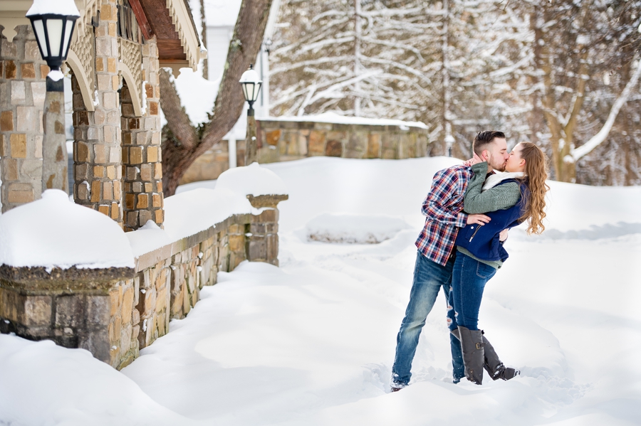 winter engagement session in peninsula