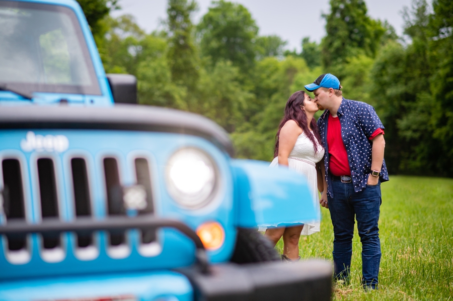 engagement session with blue jeep at stony glen camp 