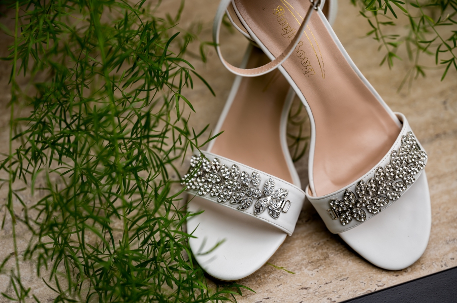 bride's shoes 