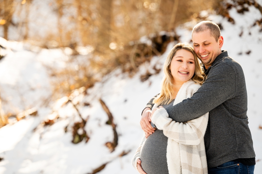 snowy maternity session cleveland 