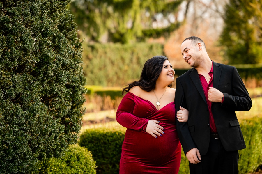 Youngstown Maternity Session at riverside gardens 