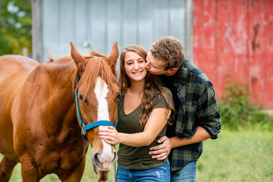 engagement photos with horse 
