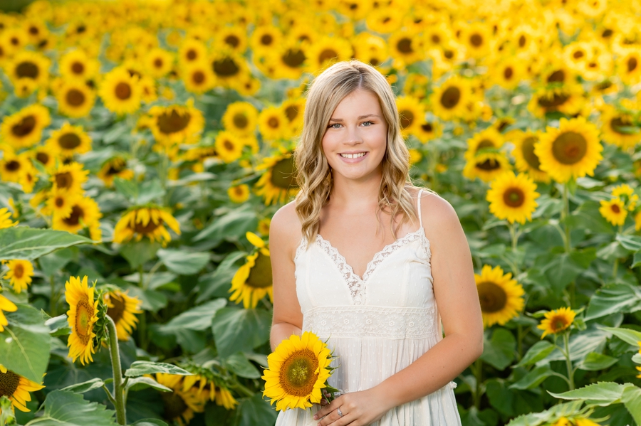 senior girl sunflower photos 