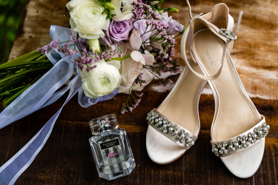 bride's shoes 