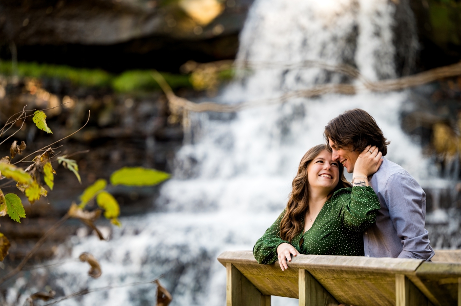 engagement photos at brandywine falls 