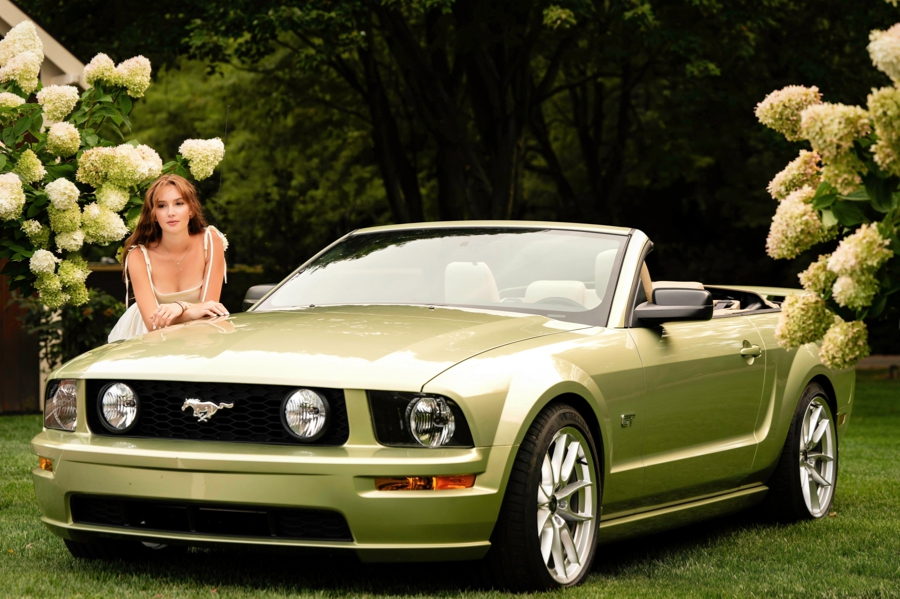 senior photos with ford mustang 