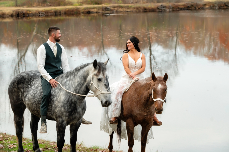 wedding photos with horses 