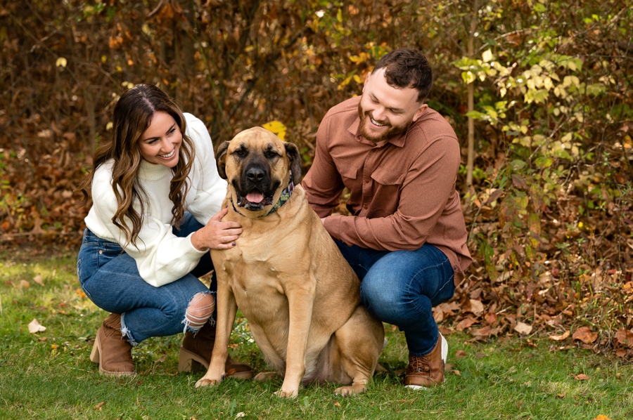 engagement photos with dog 