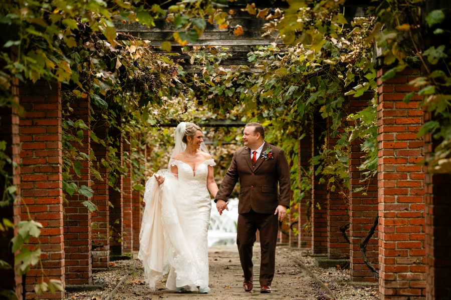 Stan Hywet wedding photos in Fall 
